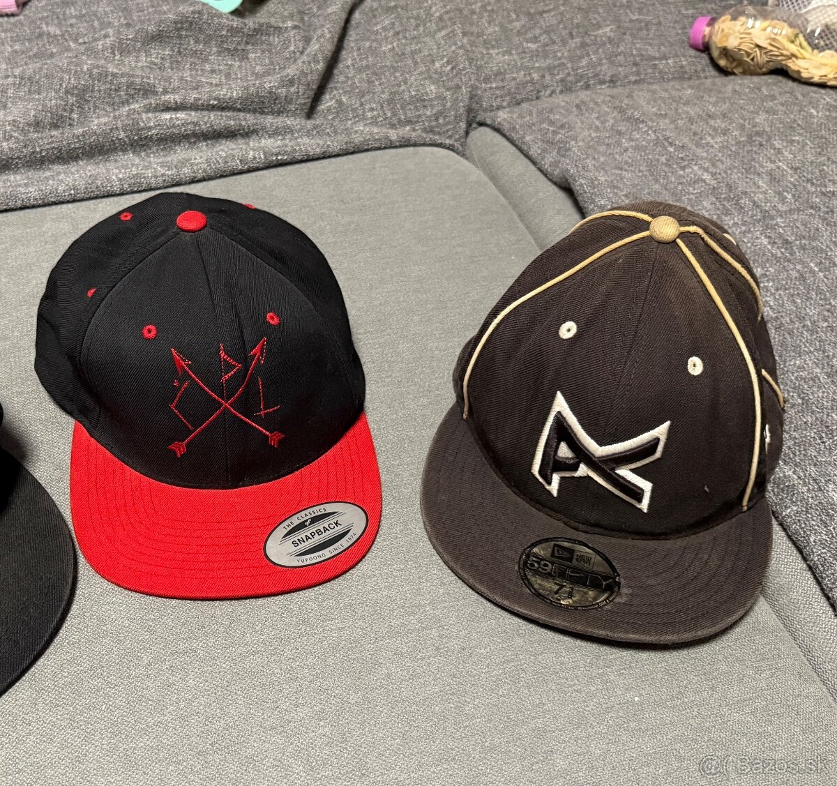 Dve šiltovky New Era a Snap back