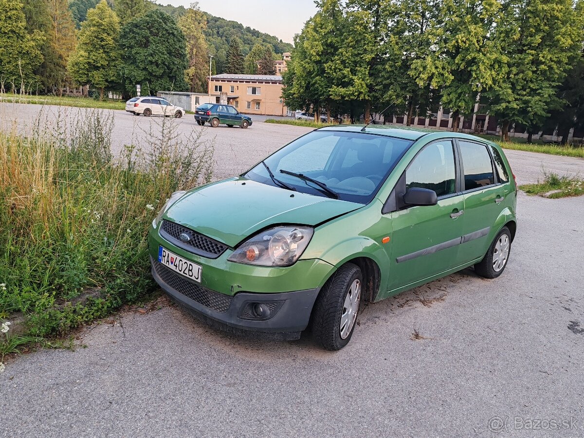 Predám na náhradné diely ford fiesta 2007