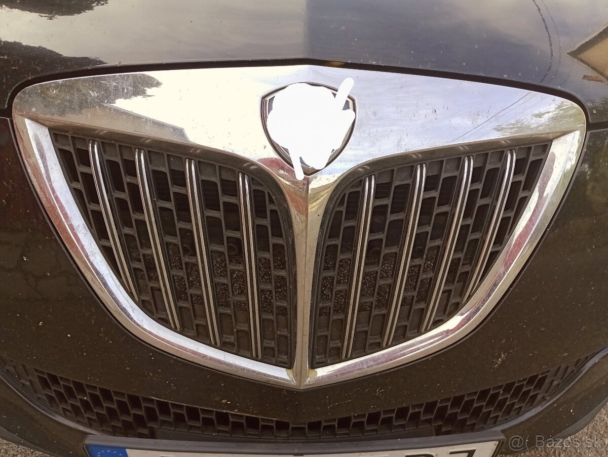 Lancia delta 3 predna maska.