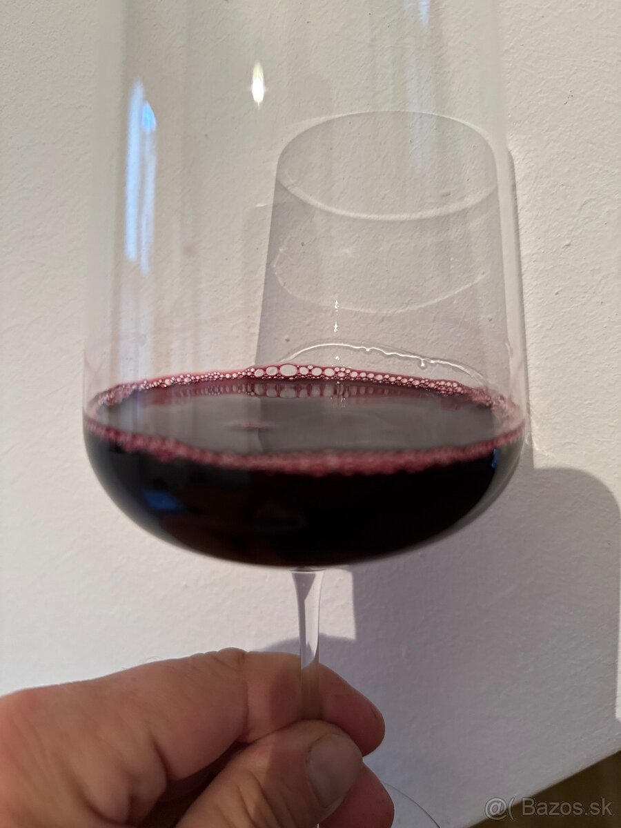 Červené víno Hron
