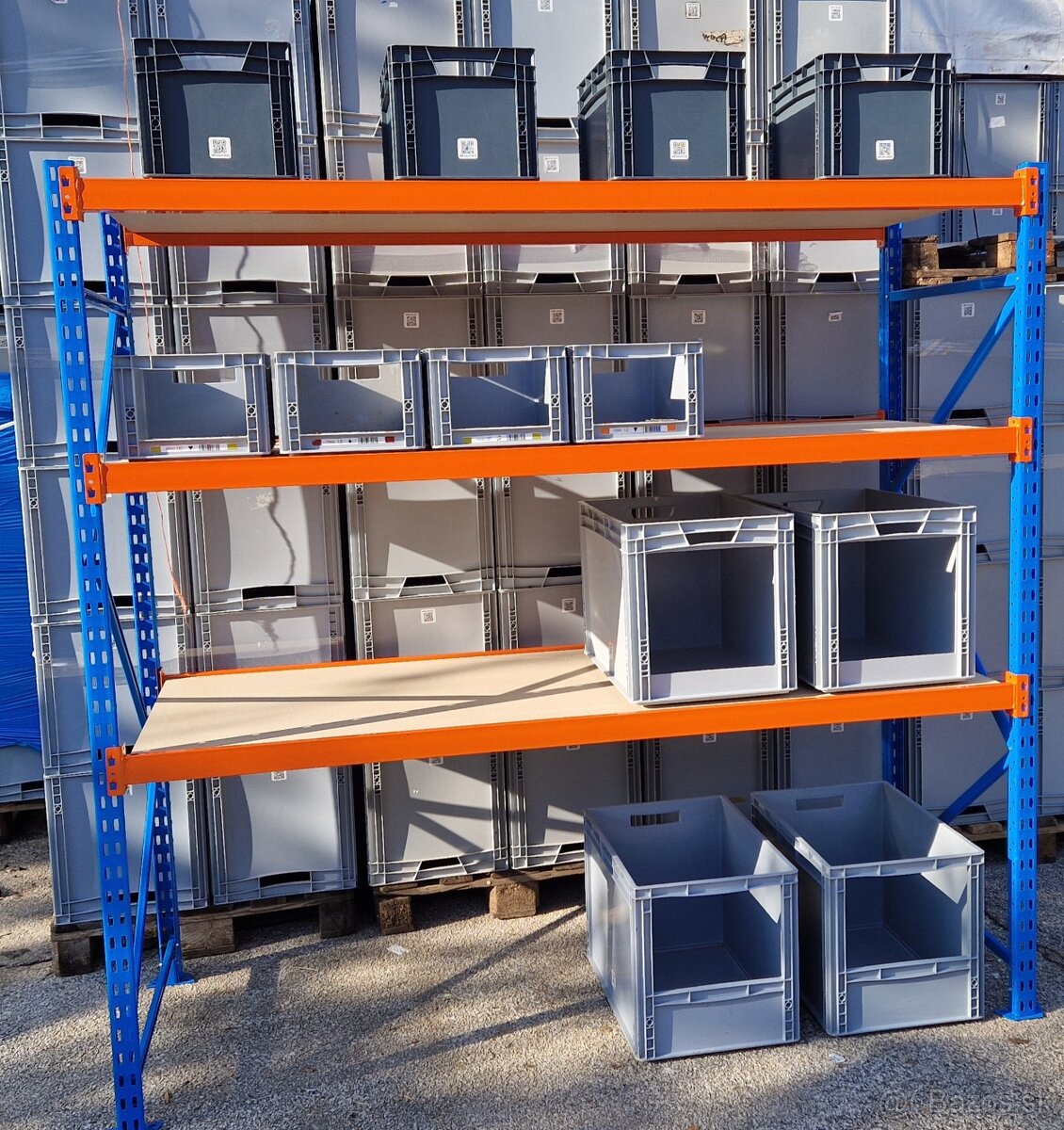 Priemyselný policovy regal , regale.