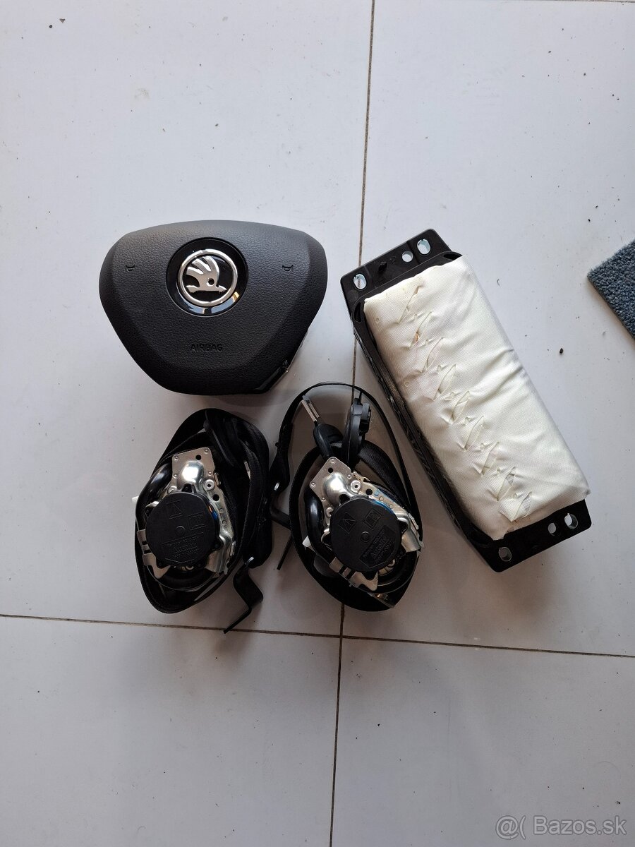 Škoda Fabia. airbag.........