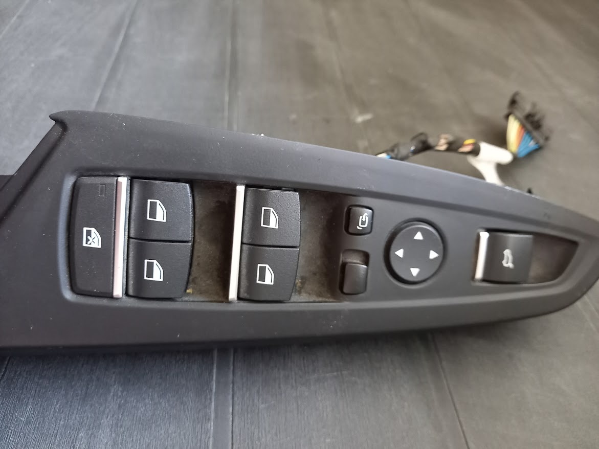 BMW X3 F25 ovládač na ľavých dverách