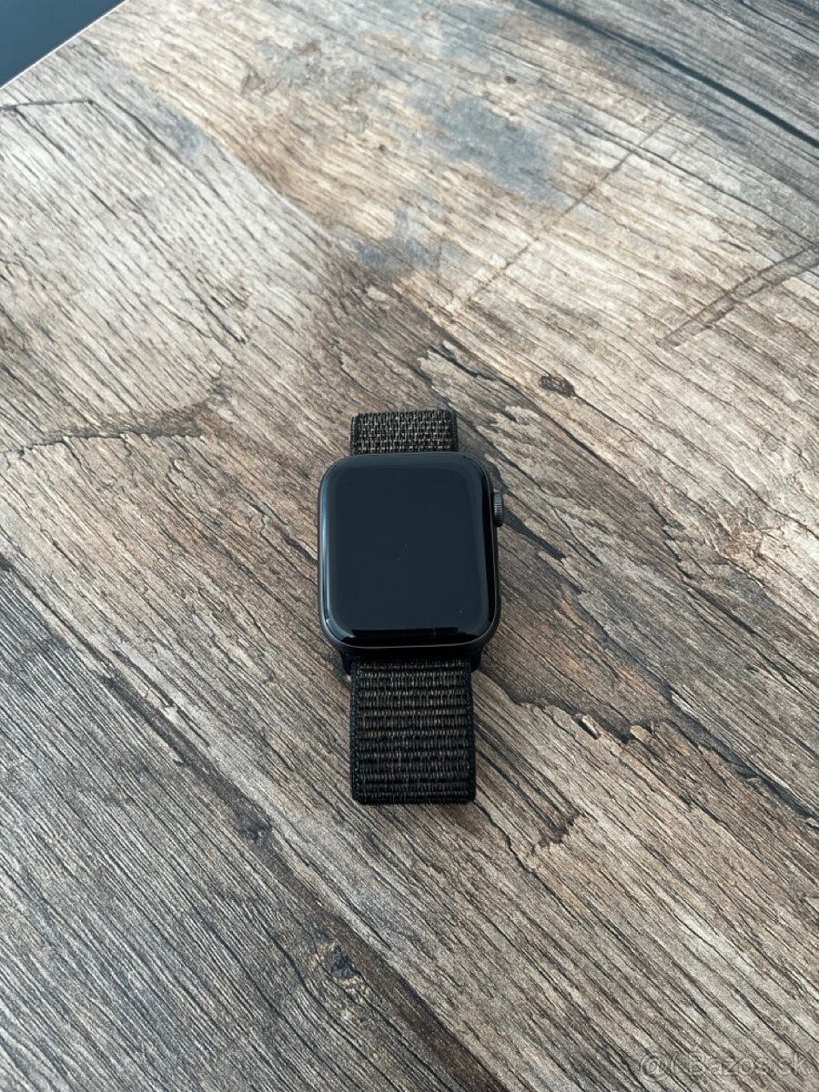 Hodinky Apple Watch 4 - 44m