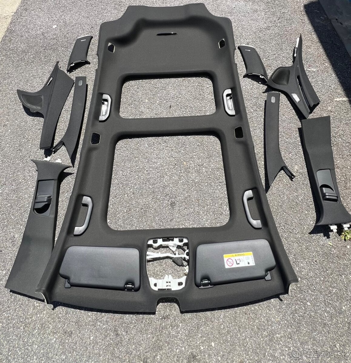 Mercedes C W205 AMG kombi černý interiér stropnice