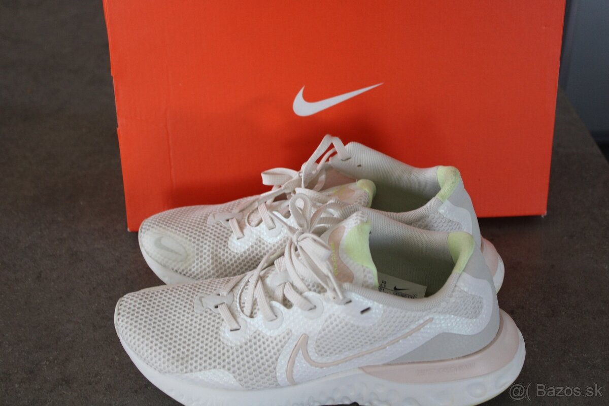 Nike renew tenisky