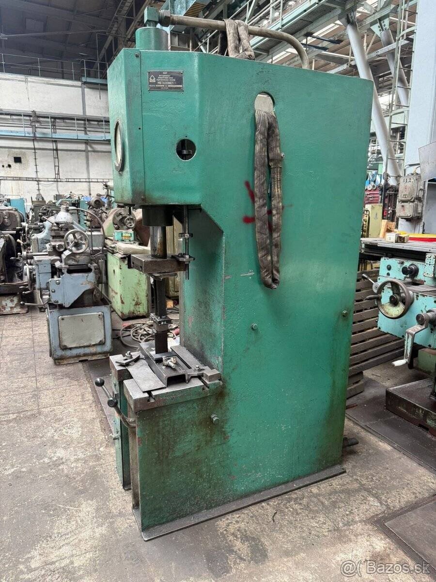 Hydraulický lis P6320