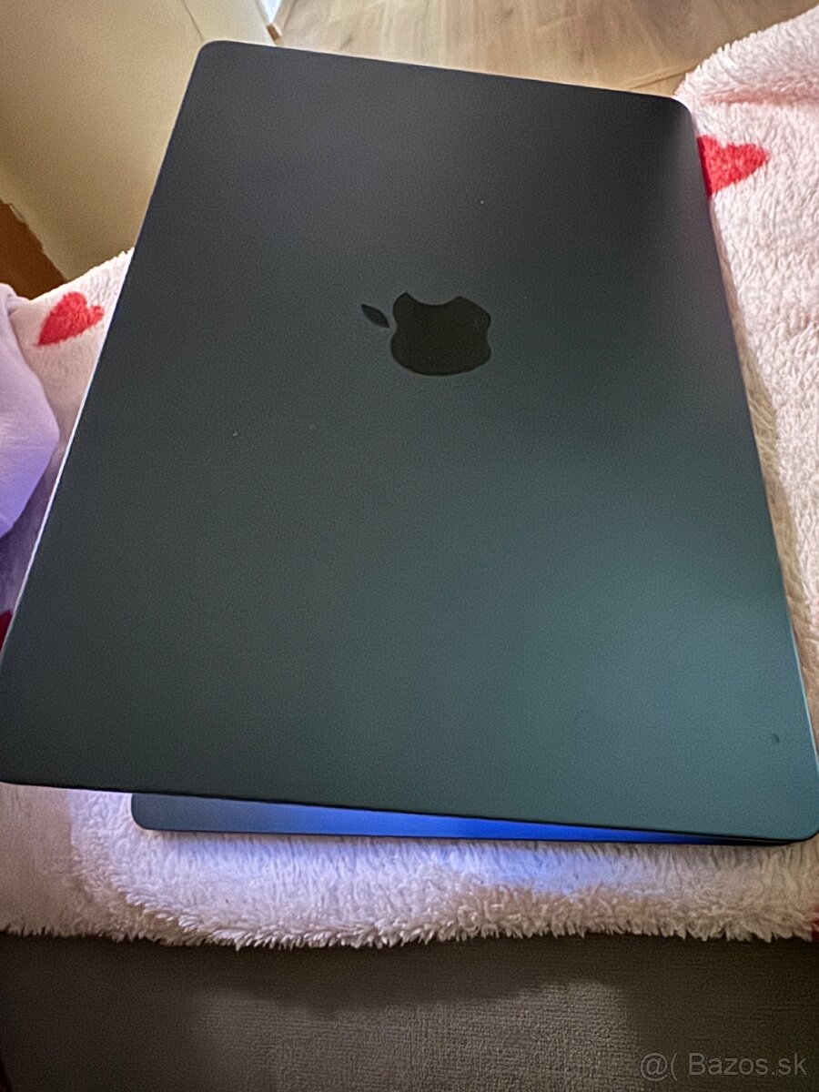 Mac v stave noveho