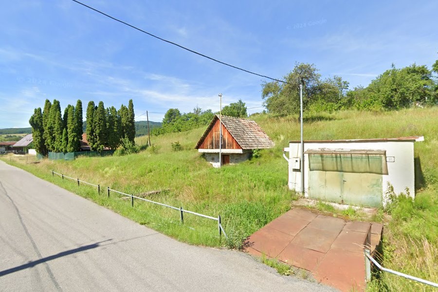 Zľava 13500 eur. Stavebný pozemok s budovami pri Zvolene