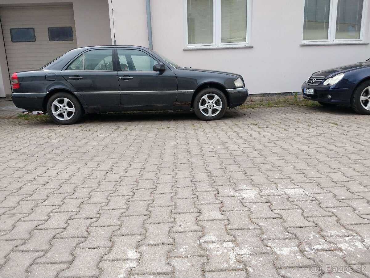 Sada starších 15" ALU disků Alessio z mercedesu benz