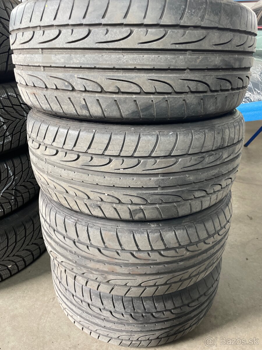 215/40 R17 dunlop