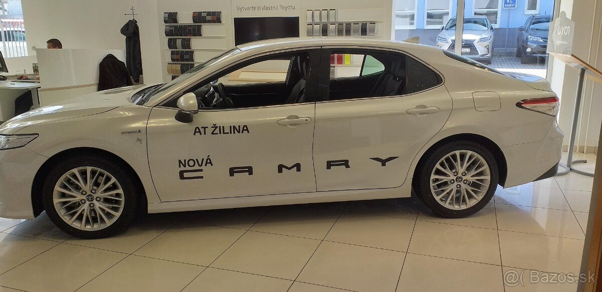 Predám: TOYOTU Camry, hybrid, 2,5, Execut. 131 kW, AT + VIP
