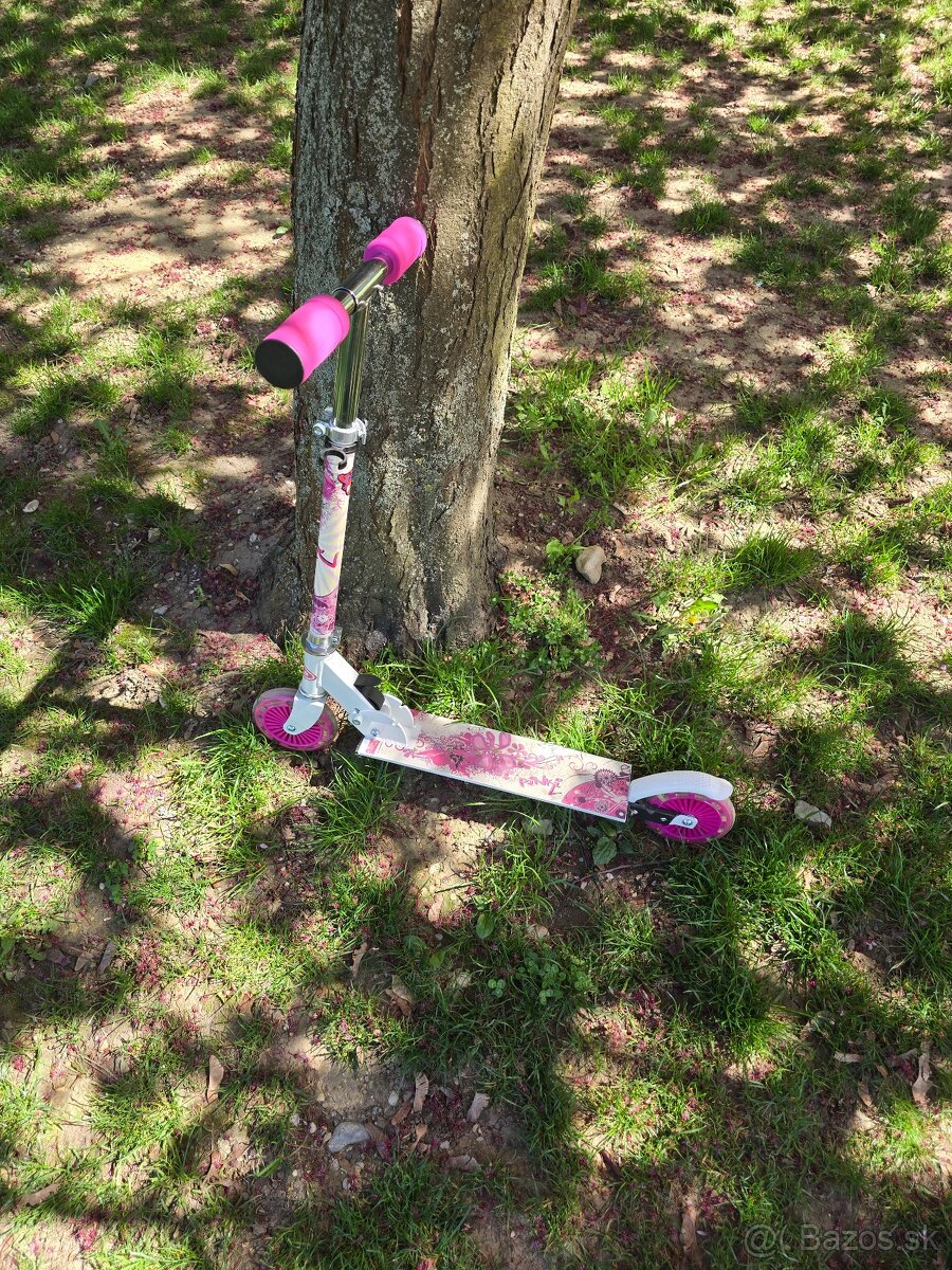 Kolobežka Worker pinky