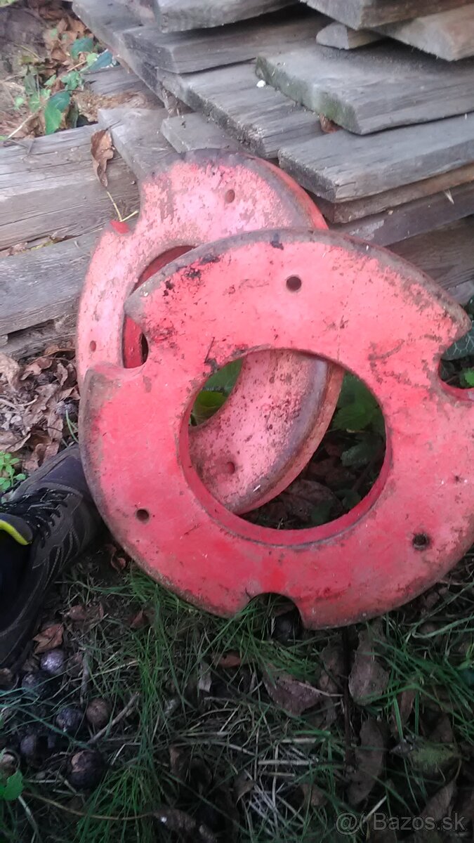 predam závažie na predne kola  na traktor