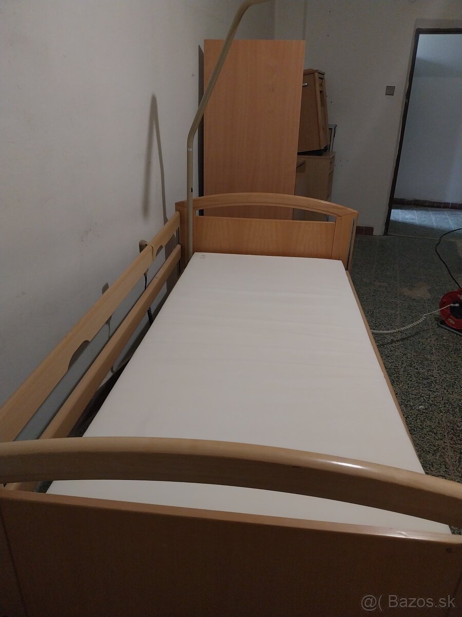 Zdravotnícka polohovateľná posteľ