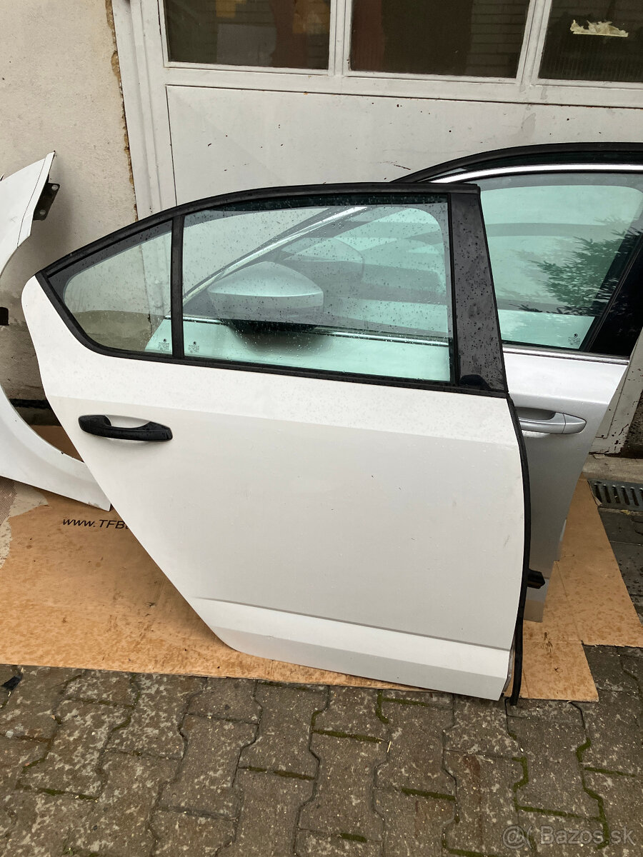 pravy prave zadni dvere skoda octavia iii 3 bile