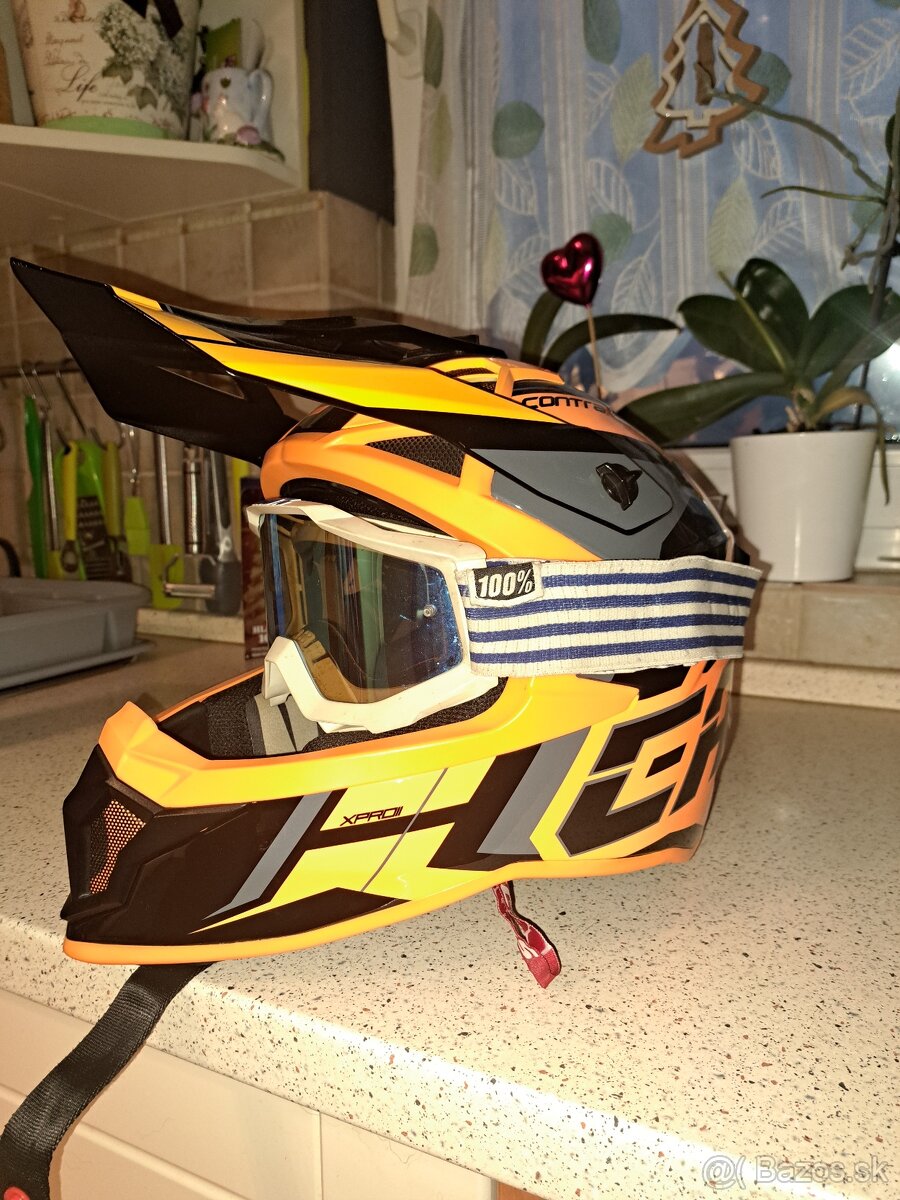 Predam prilbu cassida 's oranzovej farbe