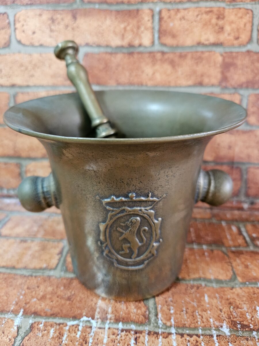 Mosadzný mažiar cena 30€/výška-12cm,priemer-.13cm/