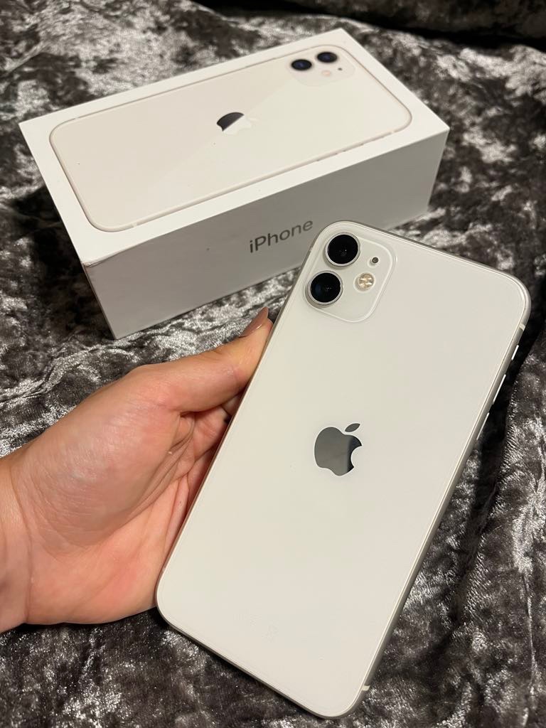 iPhone 11 128 GB, biely – top stav