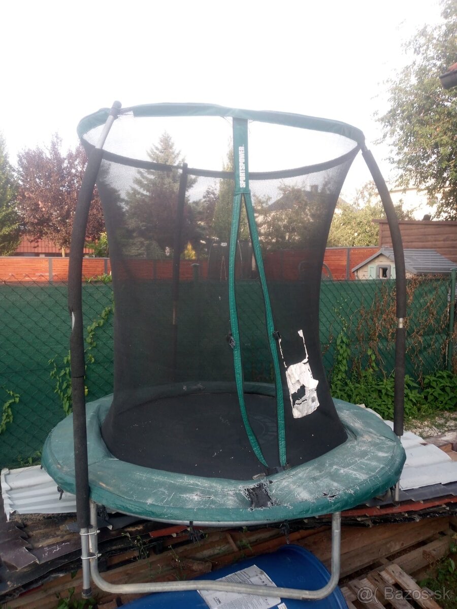 Trampolína