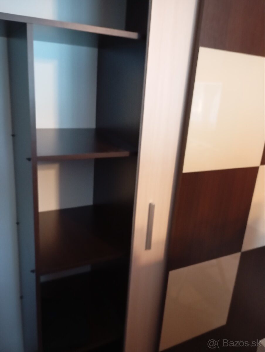 Šatníková skriňa