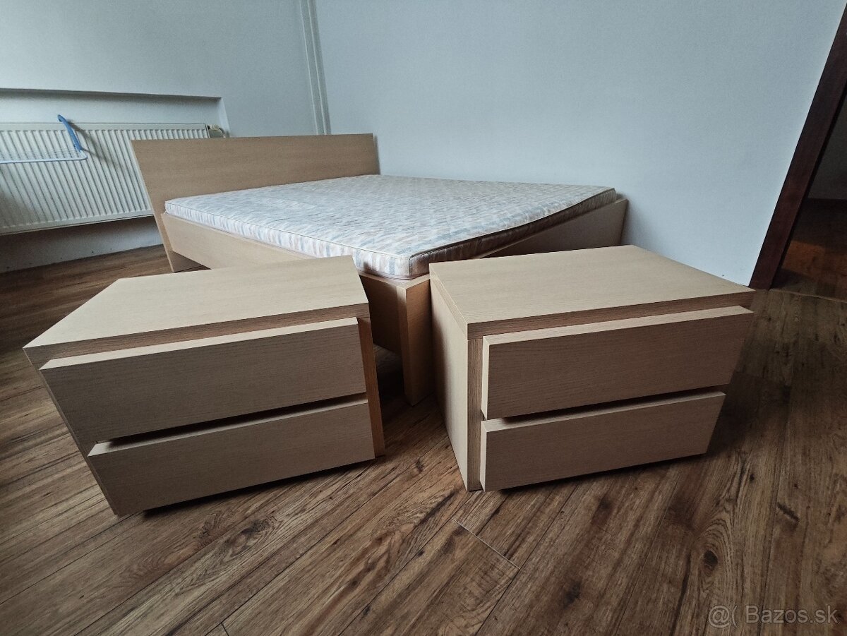 Predám staršiu manželskú posteľ 160x200 s matracom