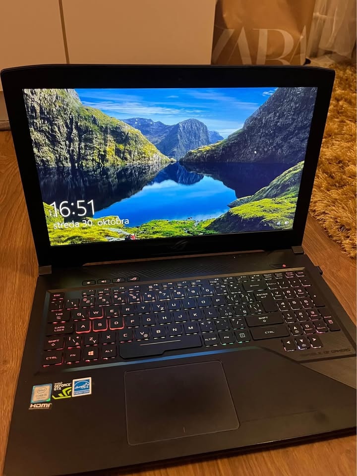ASUS ROG GL503V i5-7300HQ 8GB 512SSD GTX1050 FHD