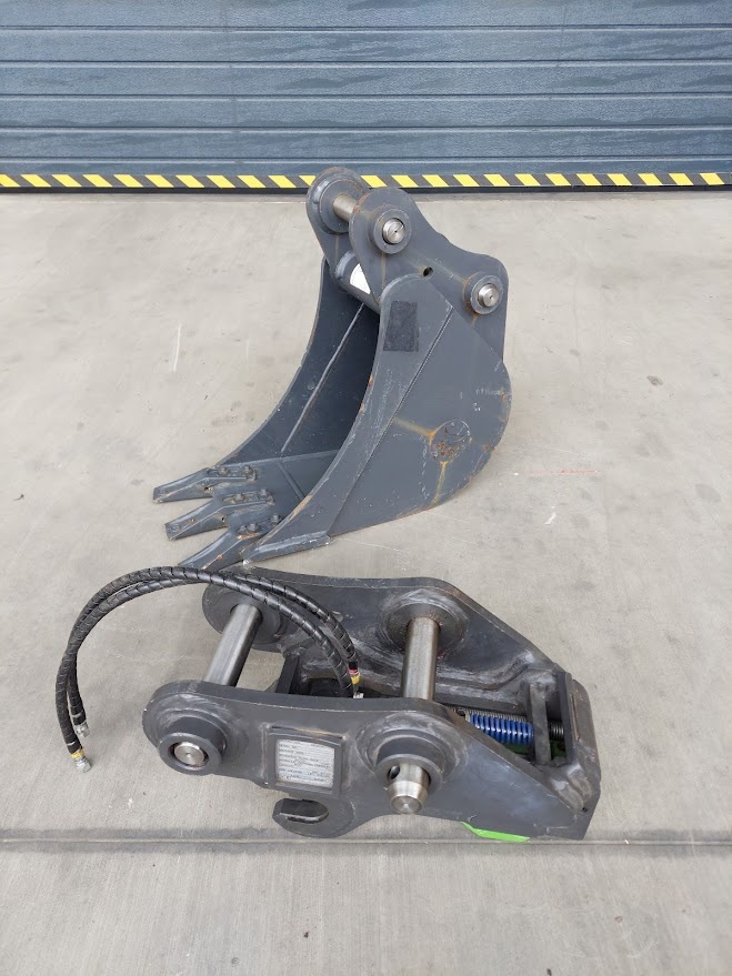 Hydraulický rýchloupinák na minibager + lyžica 30 cm 3T