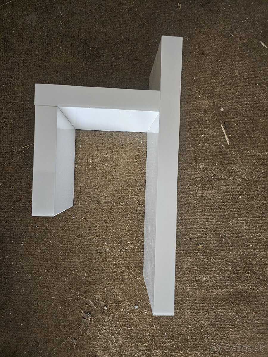 Nočný stolík polica