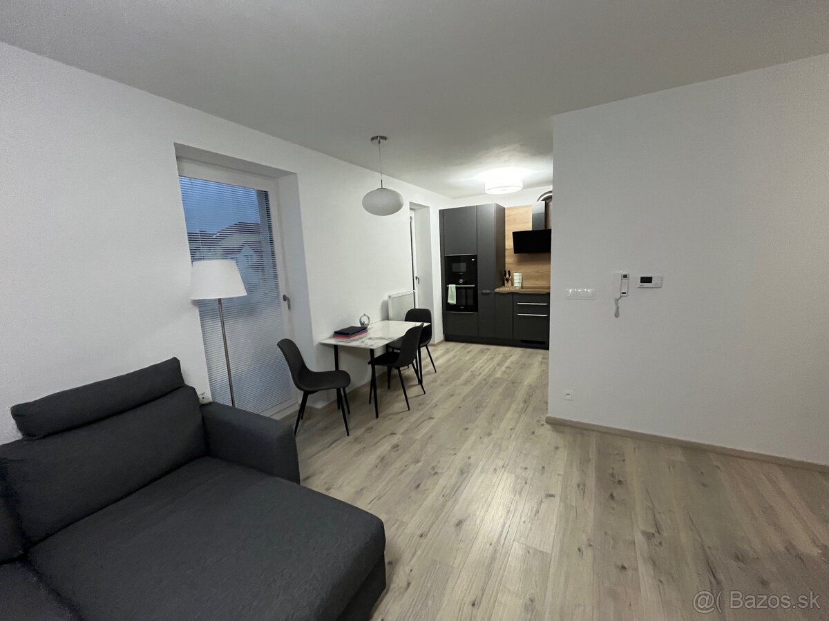 Prenajom Bytu ( Pezinok )