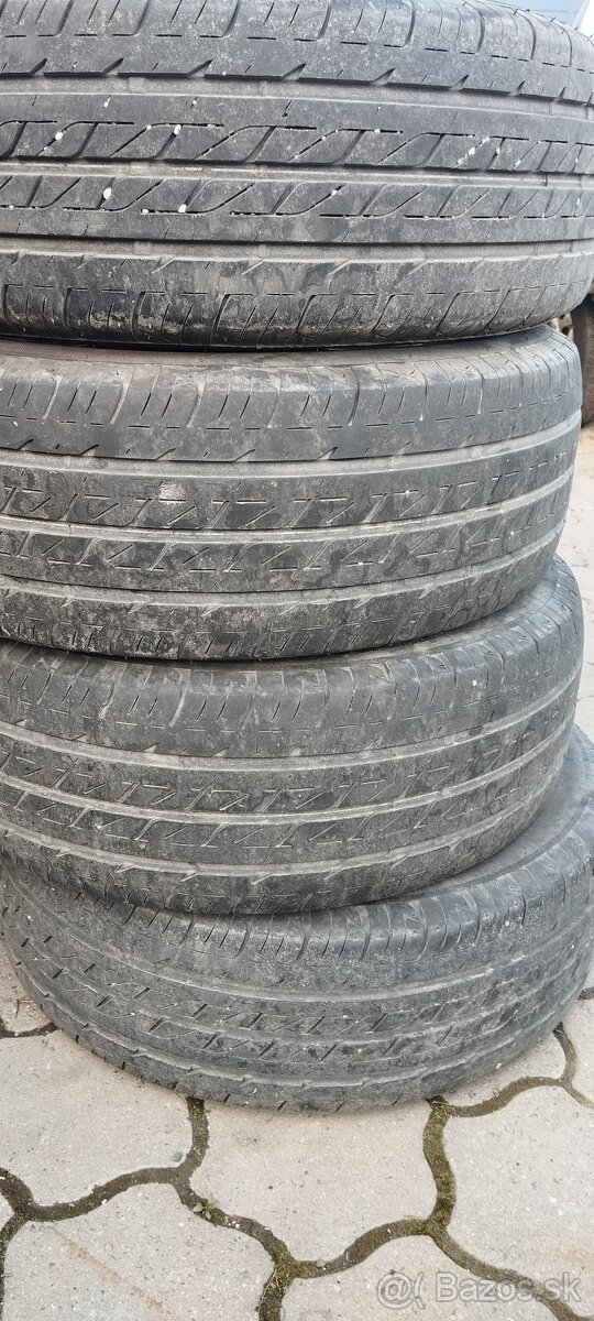 215/65R15C 104/102T