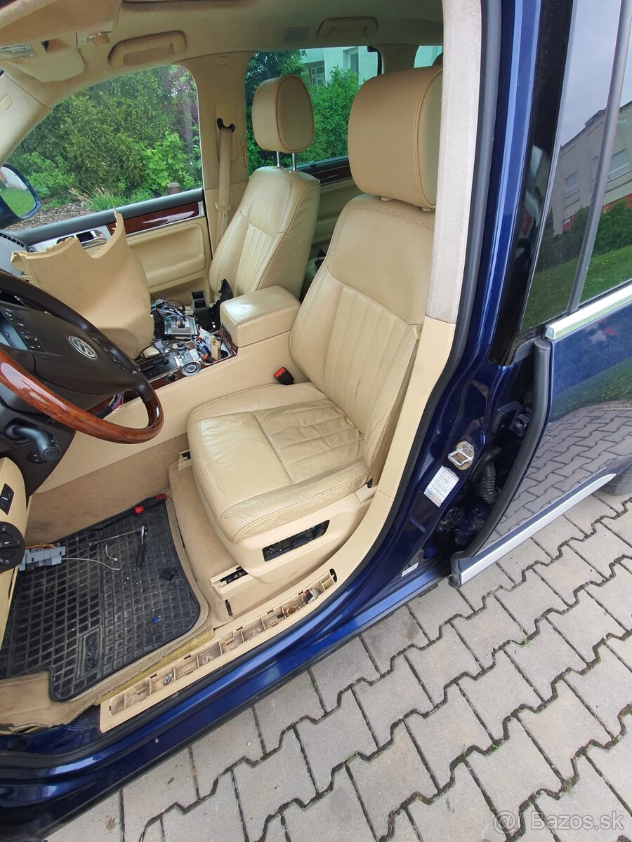 Krémové sedačky VW Touareg 7l