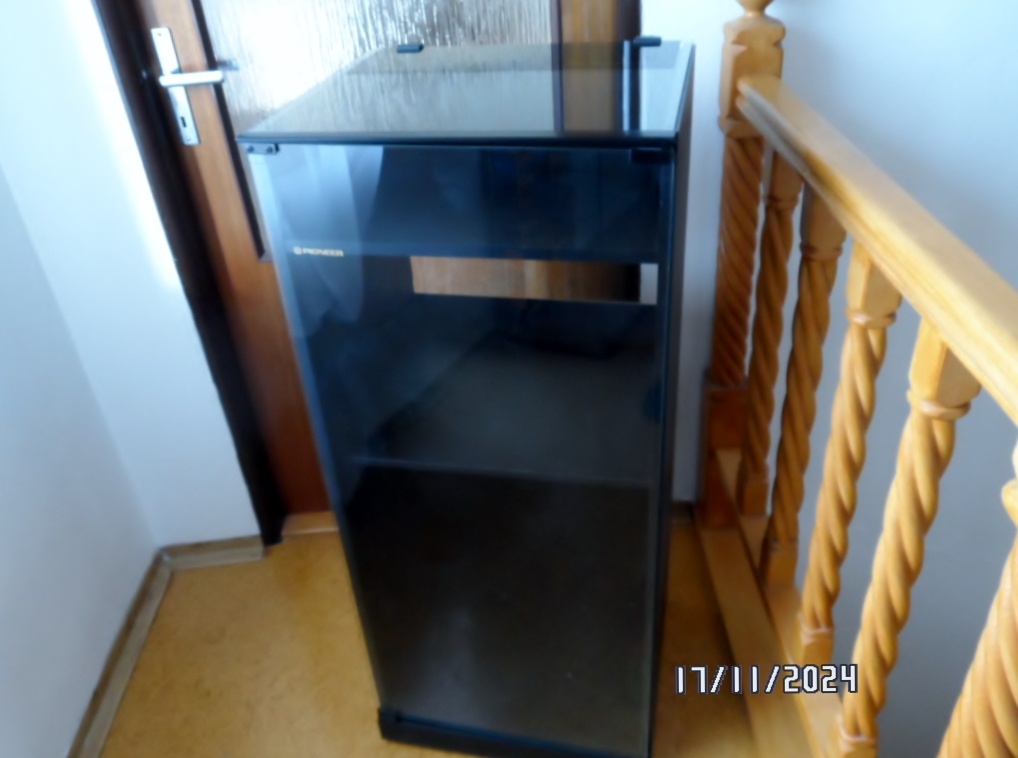 SKRINKA NA HiFi KOMPONENTY "PIONEER"
