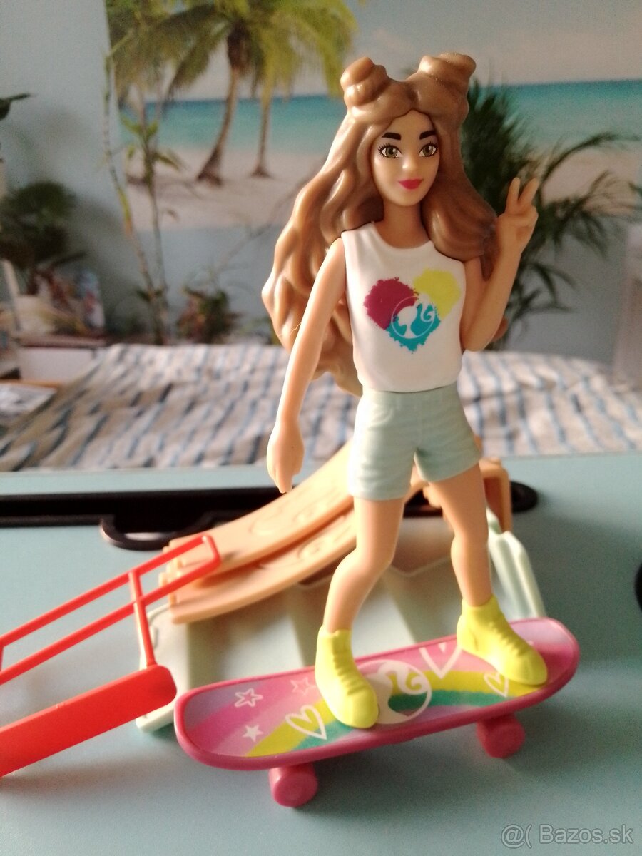 Barbie na skateboarde z Kinder MAXI s dráhou