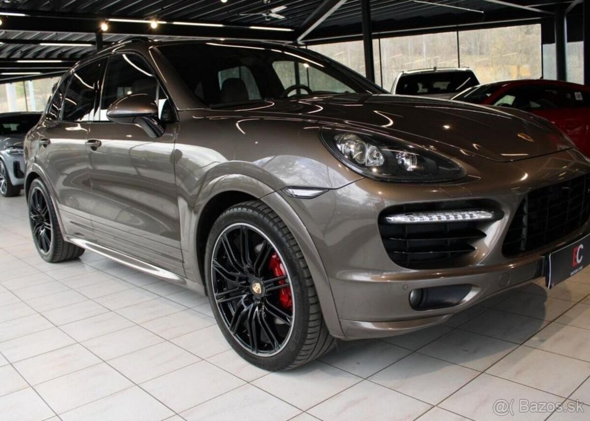 Porsche Cayenne V8 GTS BOSE / SportChrono / Fu benzín