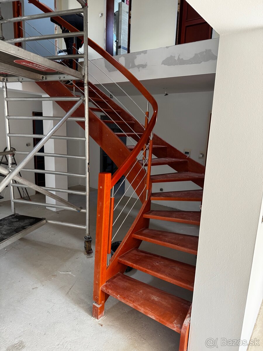 Schodisko z masívu bukové