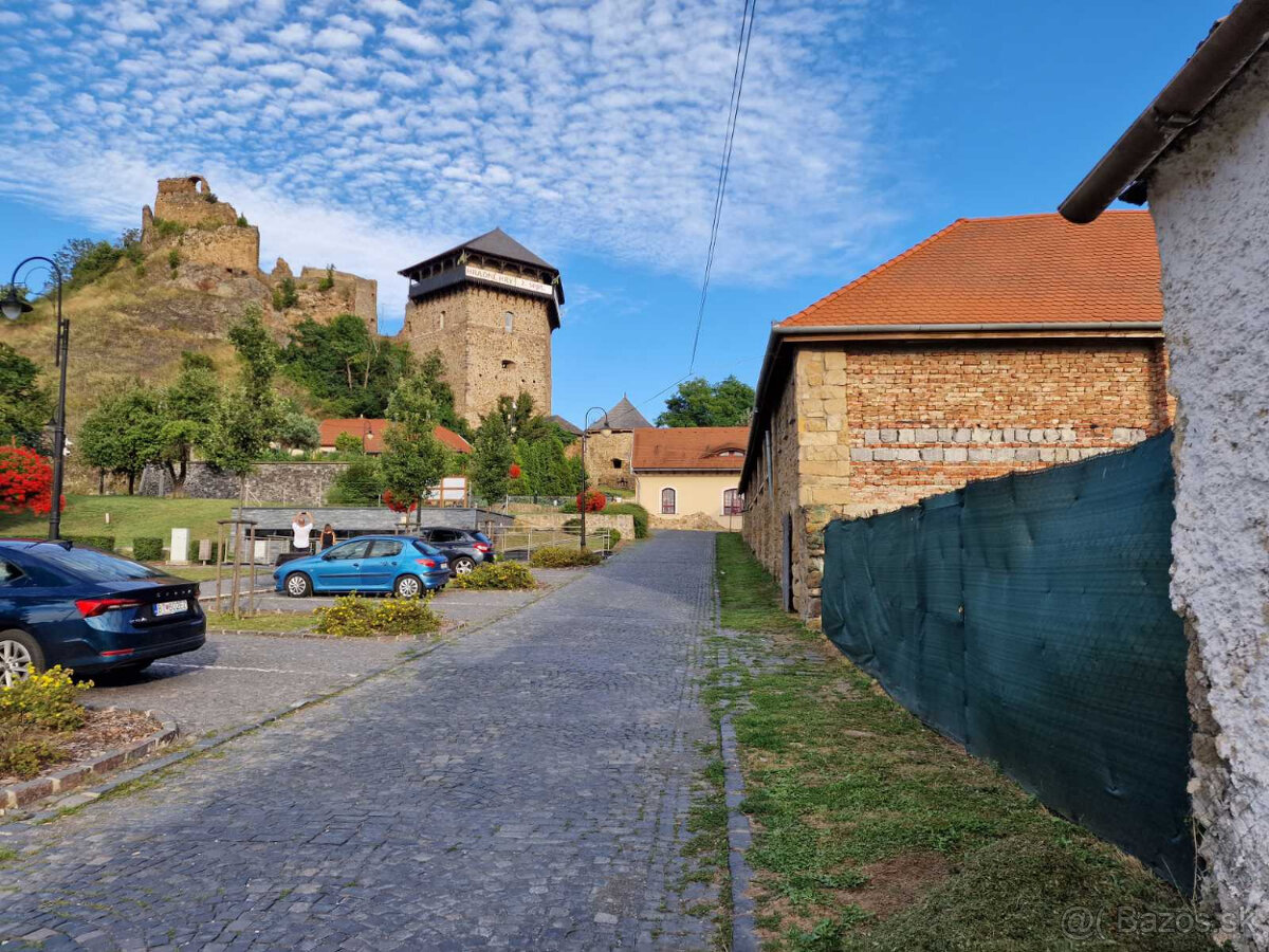 Investičný pozemok v blízkosti hradu FIĽAKOVO