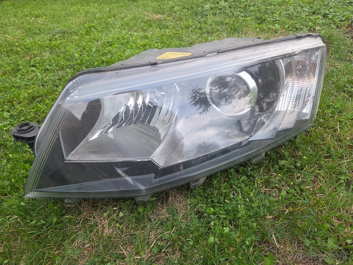Ľavé xenon svetlo na Škoda octavia 3 pred facelift