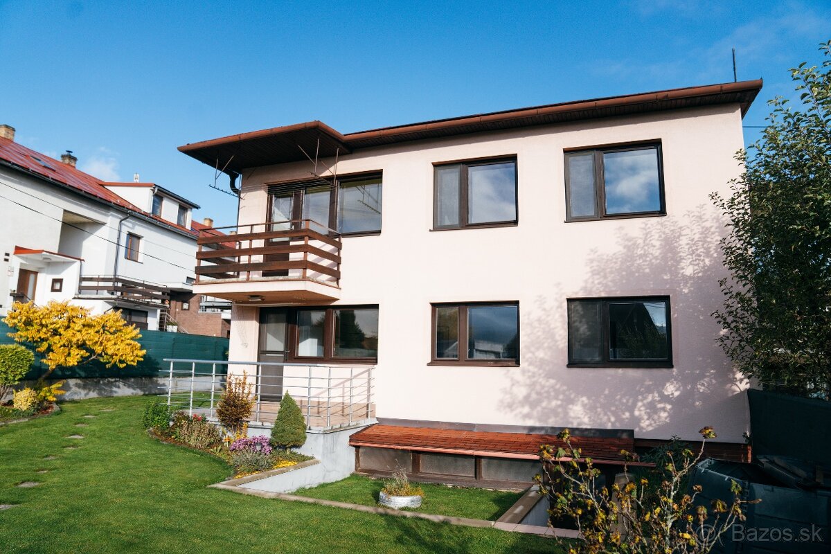 Priestranný rodinný dom s 2 bytovými jednotkami - Námestovo