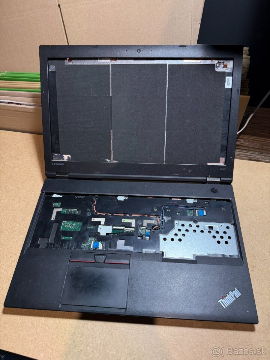 Notebook L560 na opravu alebo diely.