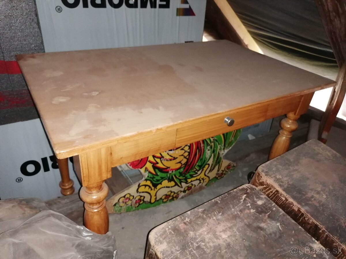 Starožitný drevený kuchynský stôl so šuflíkom