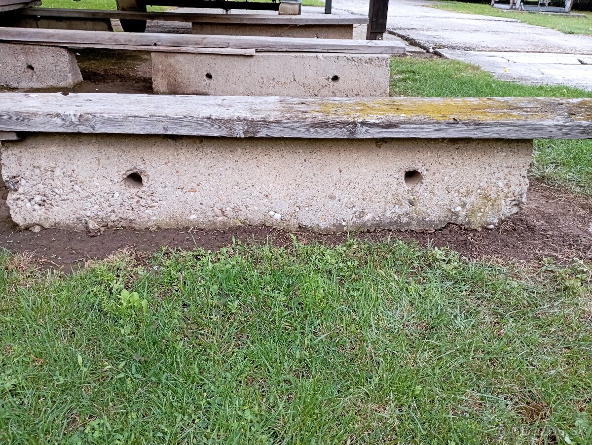 Betónový podstavec