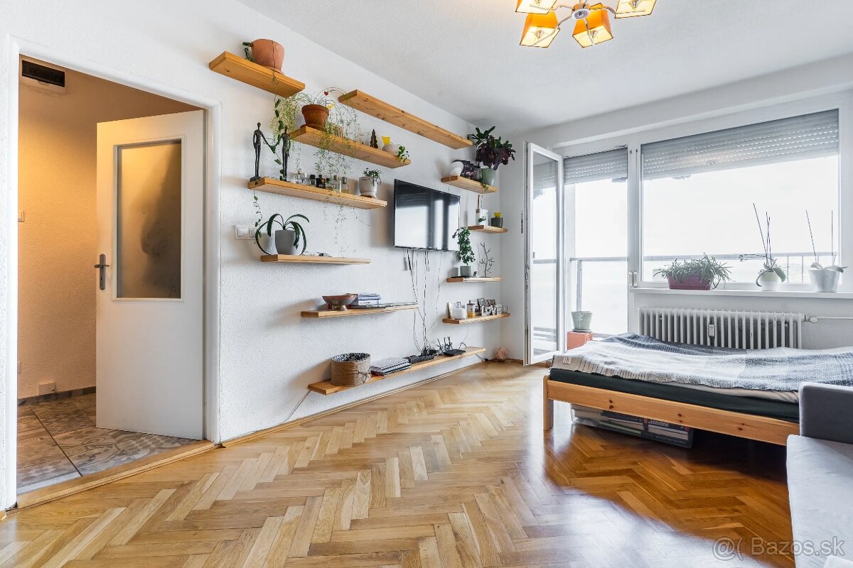 Predám 1 IZBOVÝ BYT, 42m2, LOGGIA, KOŠICE, STARÉ MESTO
