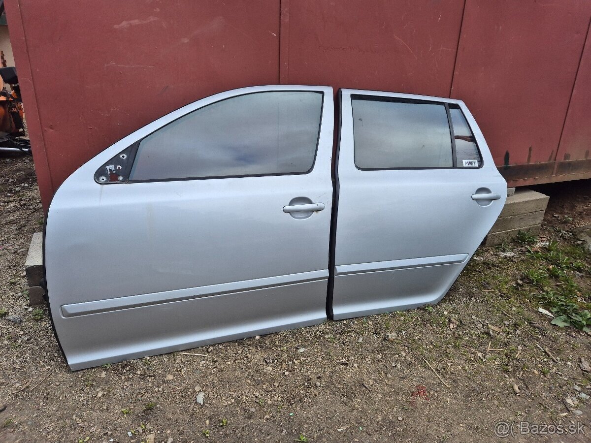 Predám dvere na Škoda Octavia II 2 kód farby 9156 strieborné
