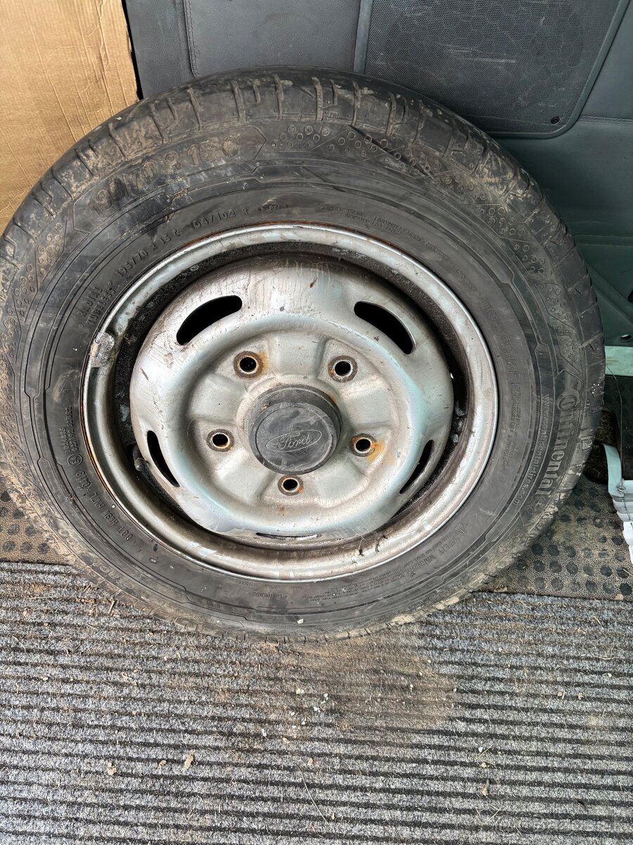 Predám letné pneumatiky Ford transit 195/70r15c