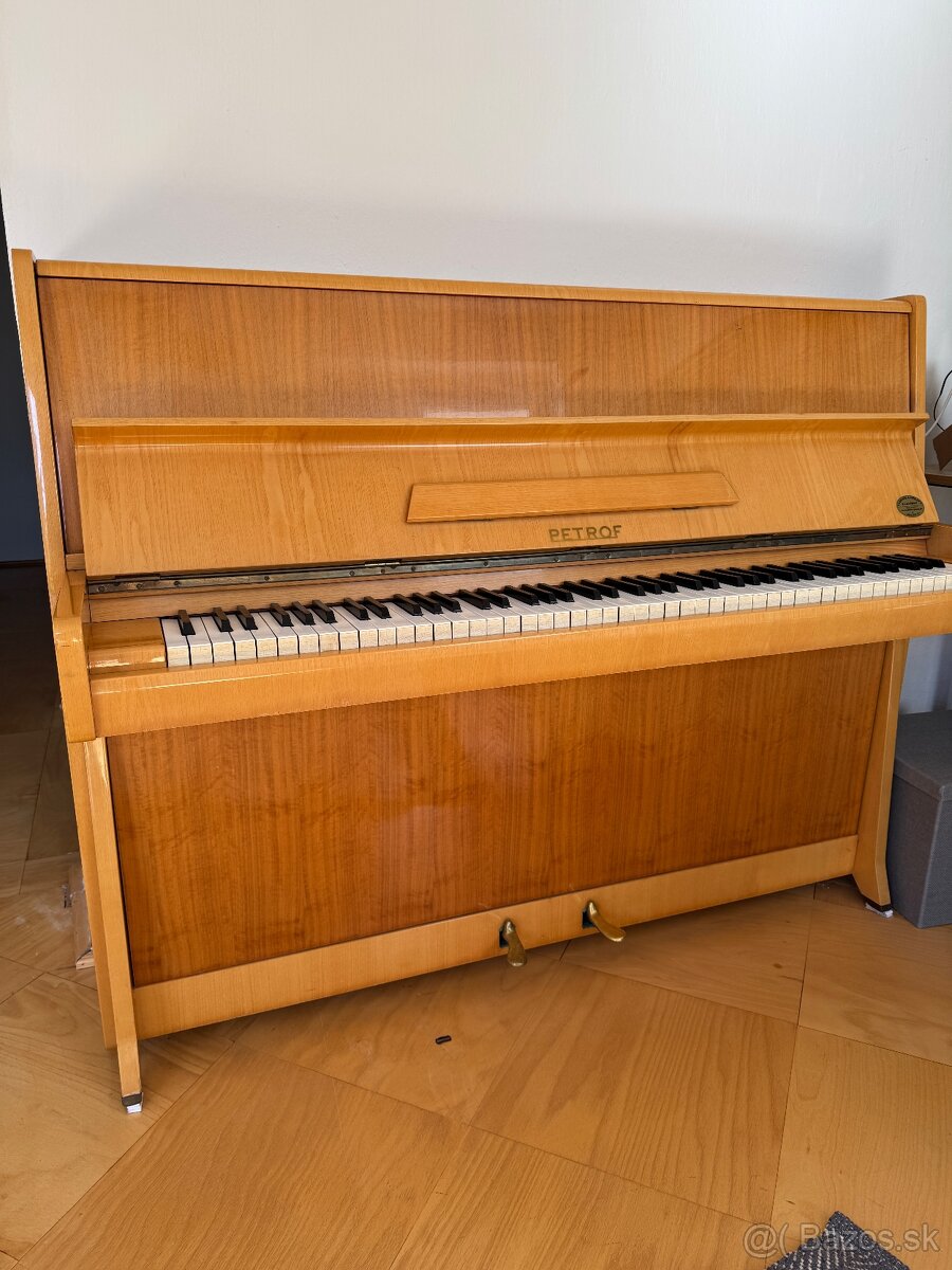 Klavír pianíno, zn. PETROF