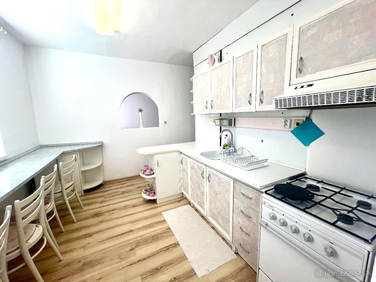 SIMI real - 3 izbový byt s balkónom - ihneď k dispozícii