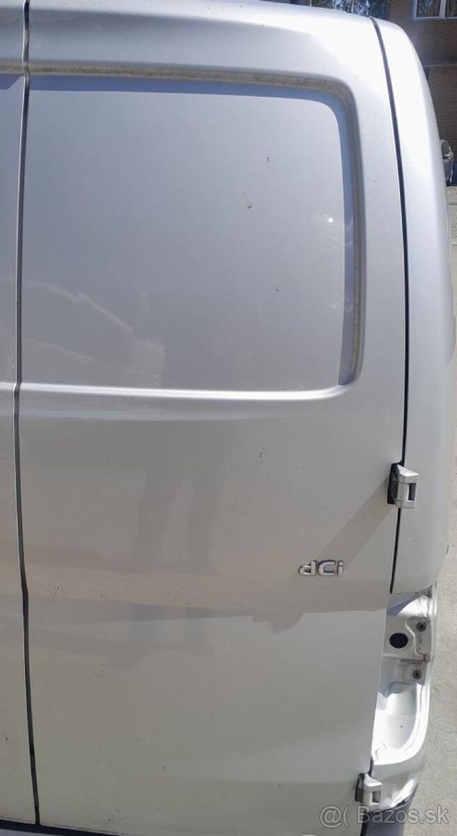 Zadne dvere prave nissan nv200