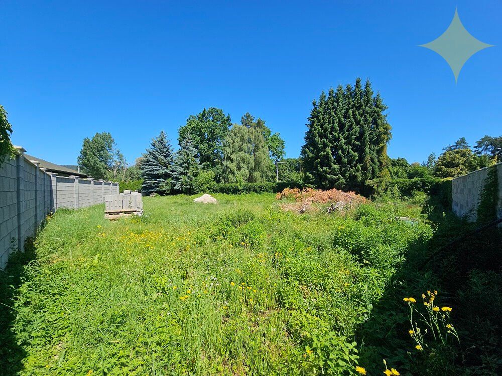 PRIEVIDZA – Staré sídlisko / DOBRÁ POLOHA / Pozemok 1350 m2,