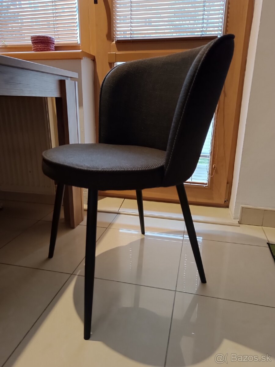 Jedálenska stolička